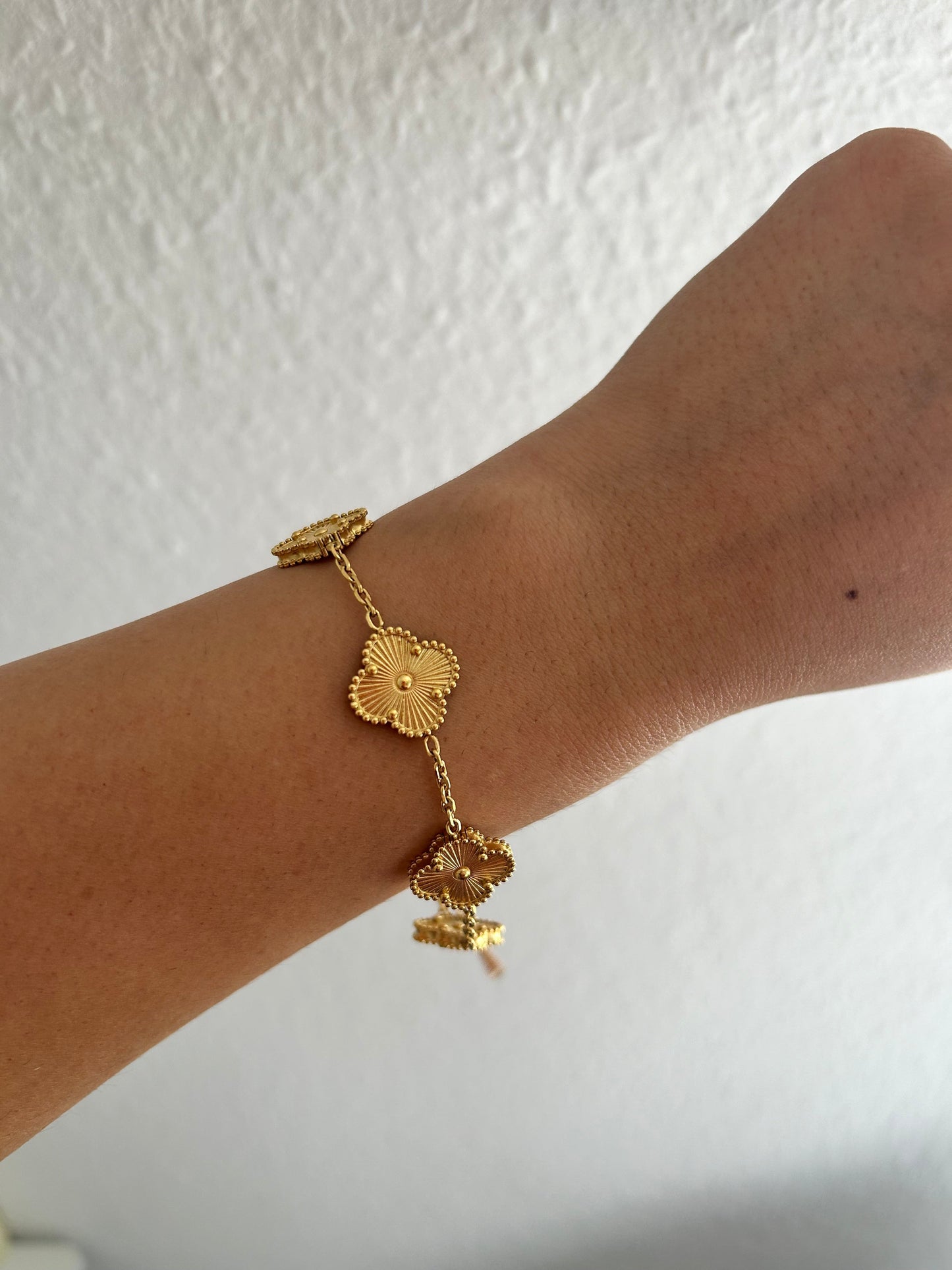 Golden Clover Elegance Armband